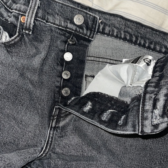 Black Levi’s, button up cutoff denim shorts!! - Picture 9 of 10